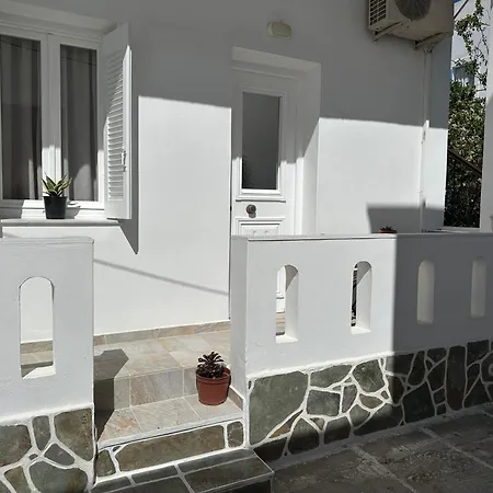 Nick's 2 アパート